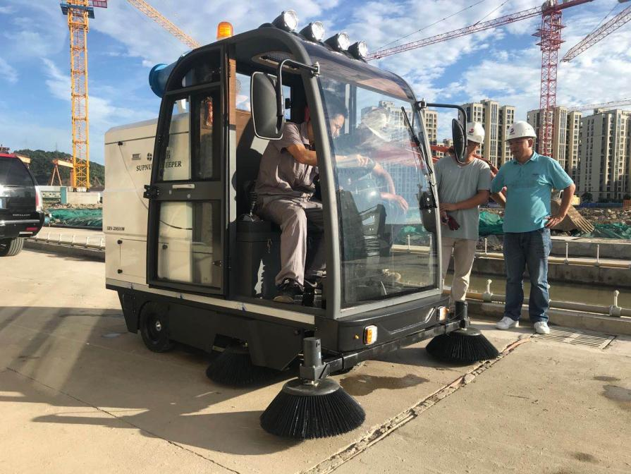 昌都龙海市电动清扫车：现代城市清洁的新解决方案